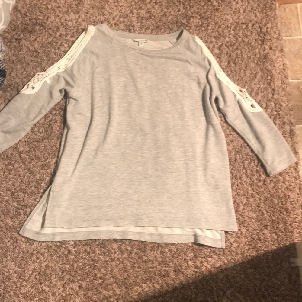 Lightweight short sleeve top